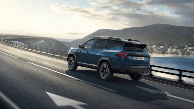 Dacia Bigster on the road