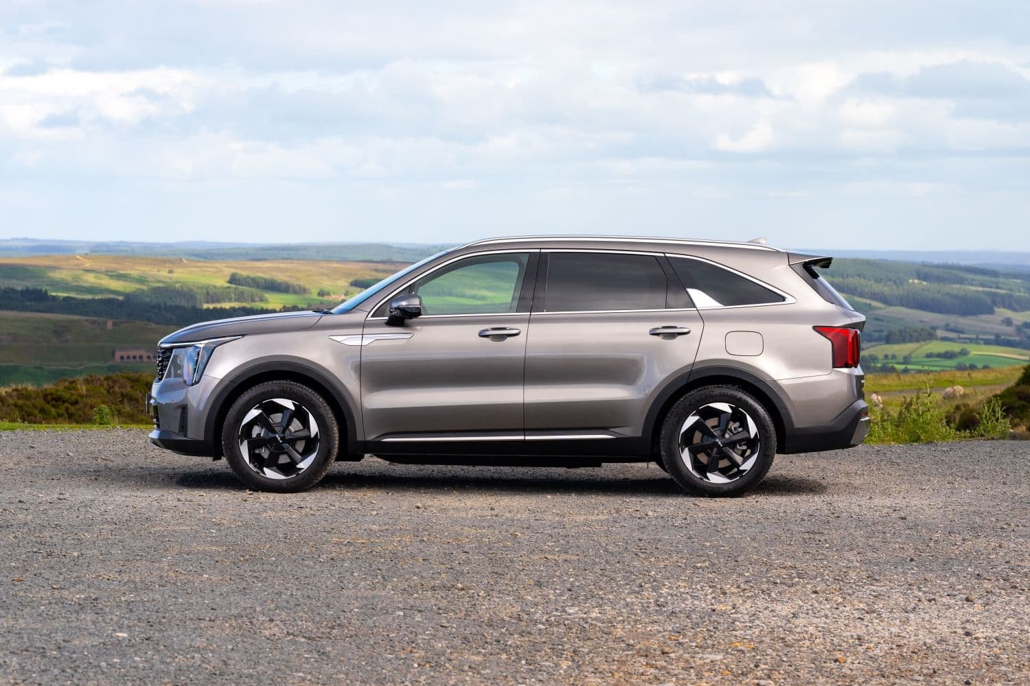 Kia Sorento side profile in volcanic sand