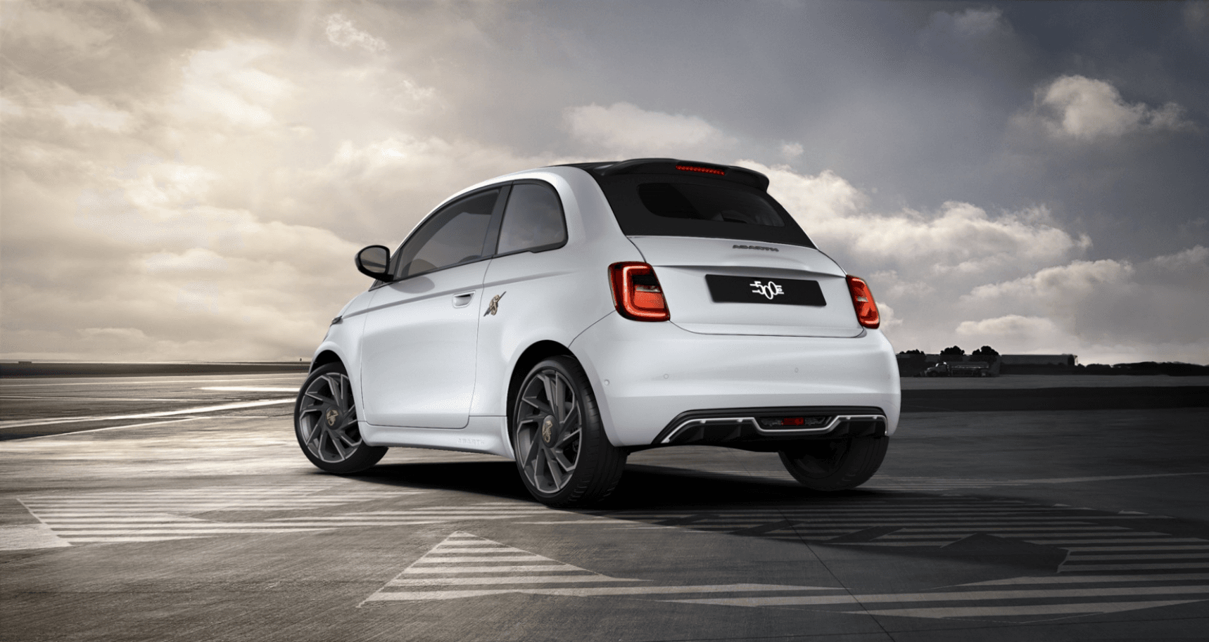 abarth_500e_hero
