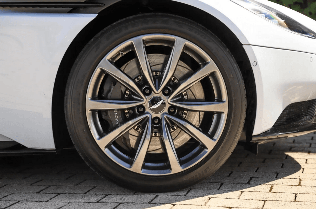 Aston Martin DB11