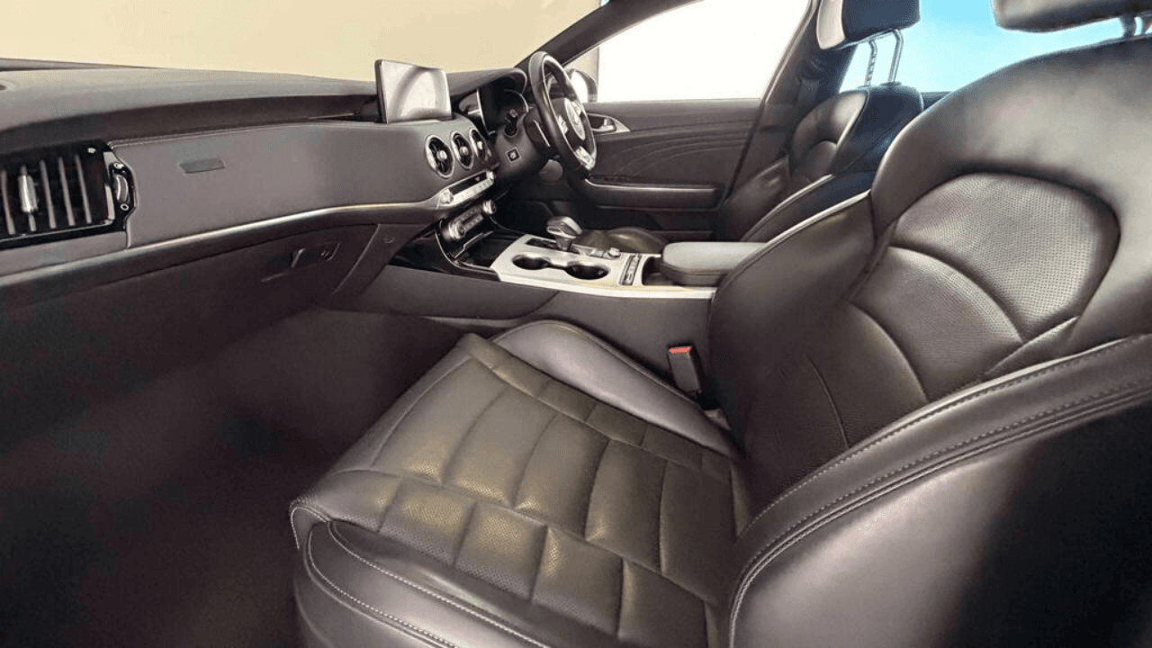 kia_stinger_1strowseats