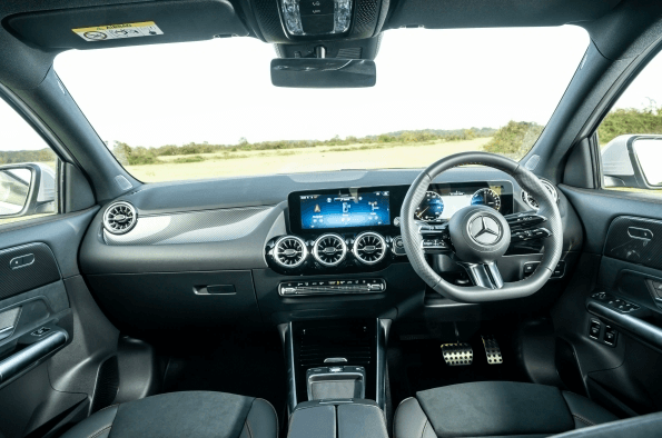 mercedes-benz_gla_driverdashboard